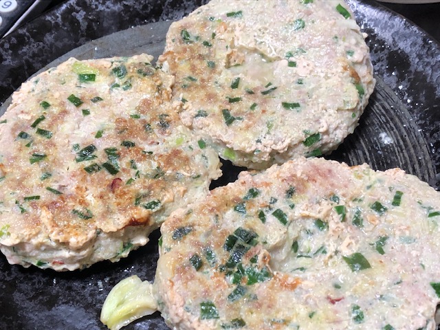 余り物で低コスト 低糖質の餃子バーグを作ってシバく ぶるちゃんグルメ